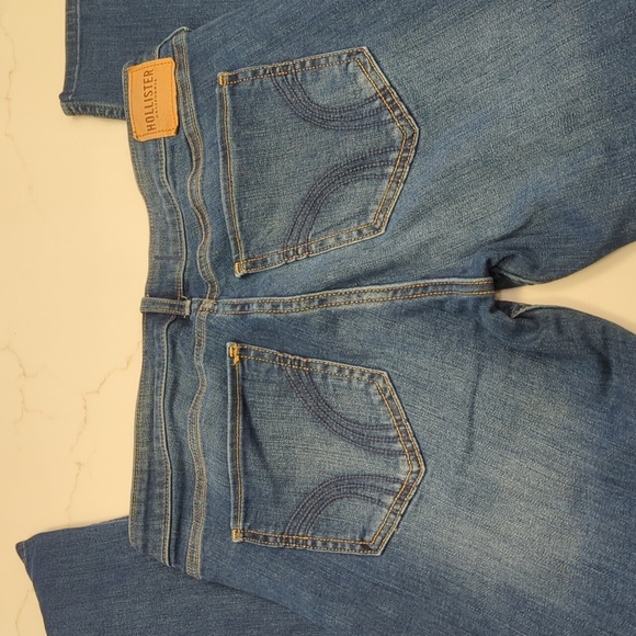 Hollister Low-Rise Boot Jeans - Picture 3 of 4